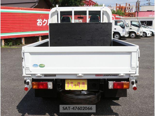 Hino DUTRO 2019-05 8207348-19