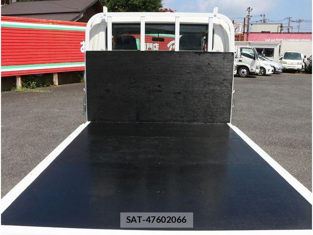 Hino DUTRO 2019-05 8207348-20