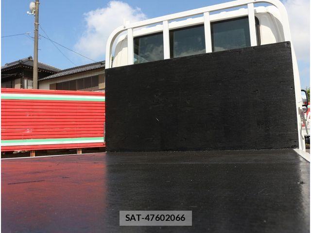 Hino DUTRO 2019-05 8207348-21