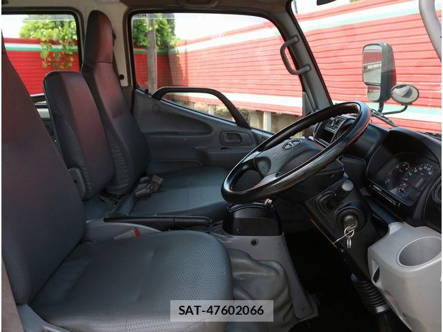 Hino DUTRO 2019-05 8207348-22