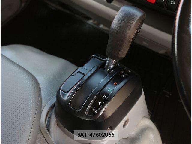 Hino DUTRO 2019-05 8207348-24