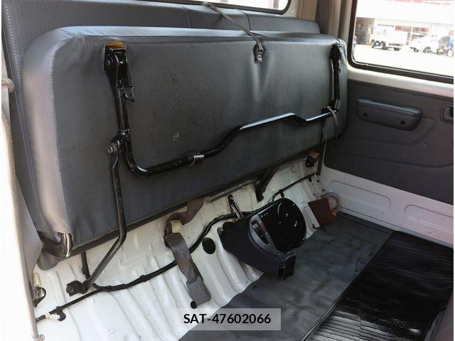 Hino DUTRO 2019-05 8207348-26