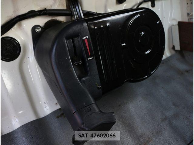 Hino DUTRO 2019-05 8207348-27