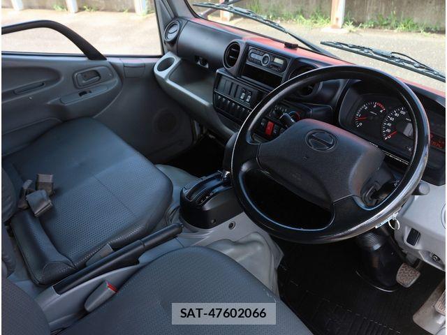 Hino DUTRO 2019-05 8207348-4