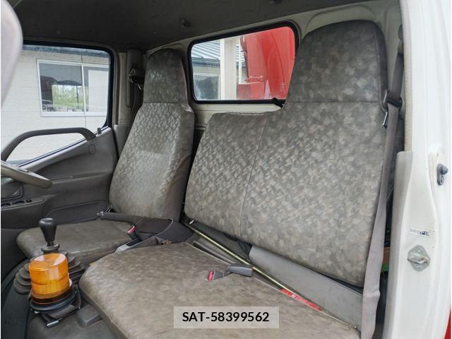 Hino DUTRO 2004-08 8207349-13