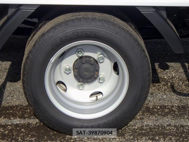Hino DUTRO 2025-06 8229639-18