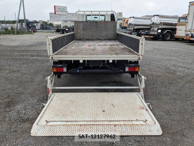 Hino DUTRO 2019-05 8229670-9