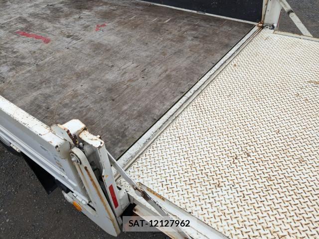 Hino DUTRO 2019-05 8229670-11