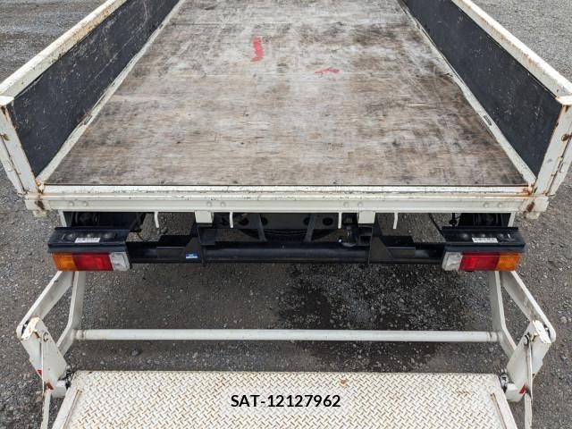 Hino DUTRO 2019-05 8229670-12