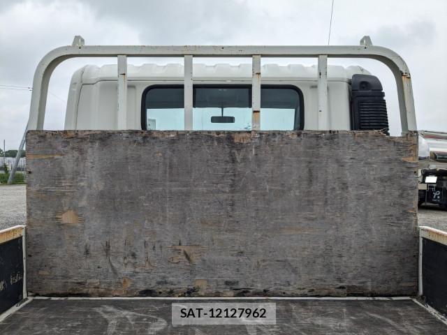 Hino DUTRO 2019-05 8229670-15