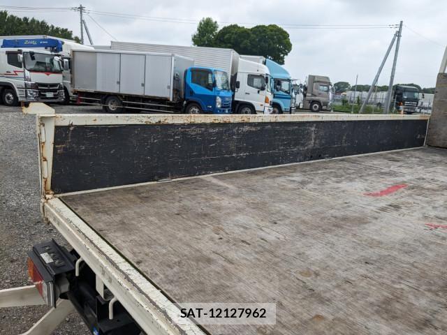 Hino DUTRO 2019-05 8229670-18