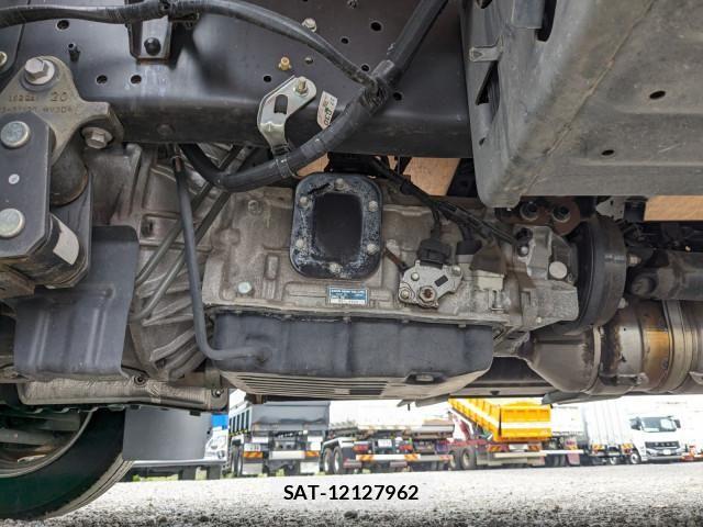 Hino DUTRO 2019-05 8229670-21