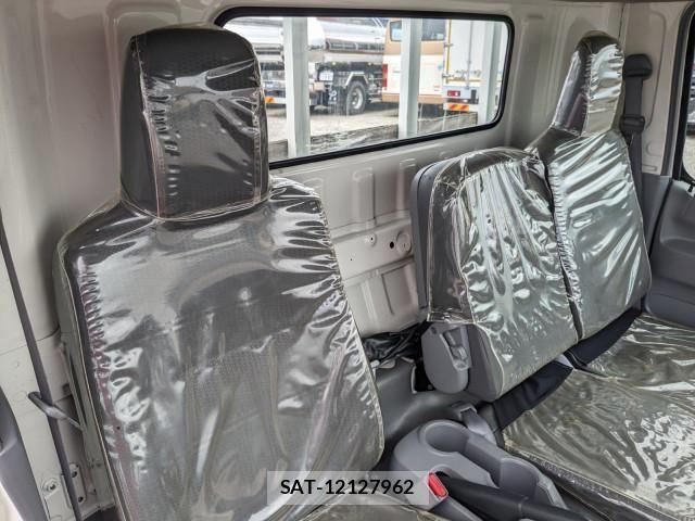 Hino DUTRO 2019-05 8229670-26