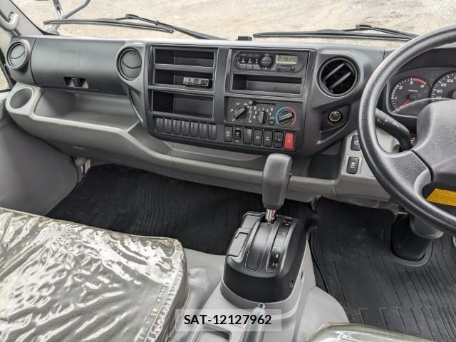 Hino DUTRO 2019-05 8229670-27