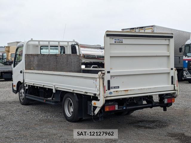Hino DUTRO 2019-05 8229670-2