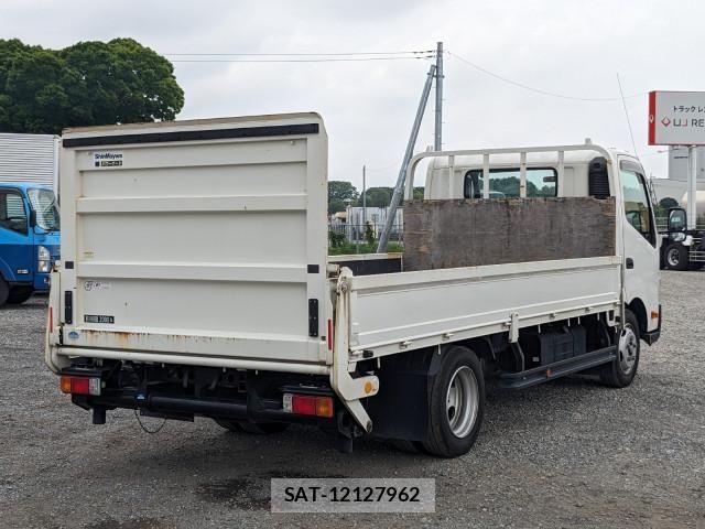 Hino DUTRO 2019-05 8229670-3