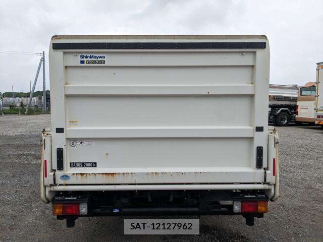 Hino DUTRO 2019-05 8229670-4