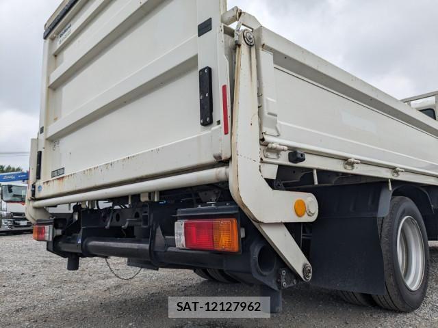 Hino DUTRO 2019-05 8229670-5
