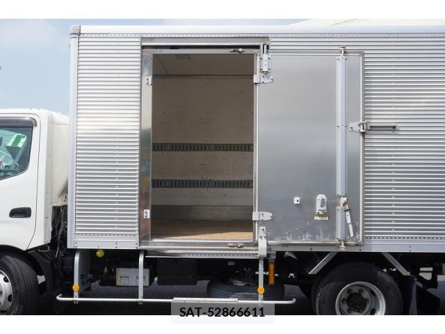 Hino DUTRO 2020-02 8229666-17