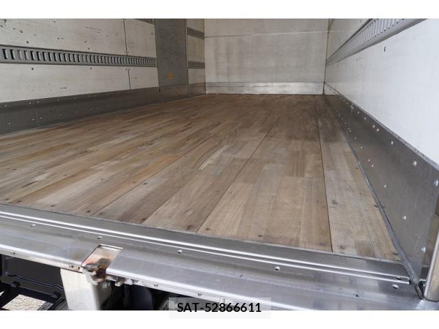 Hino DUTRO 2020-02 8229666-21