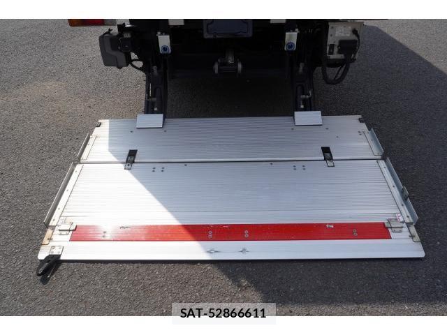Hino DUTRO 2020-02 8229666-23