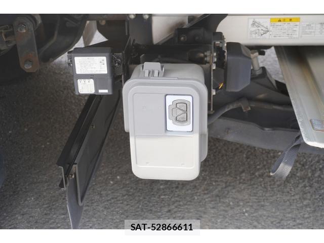 Hino DUTRO 2020-02 8229666-27