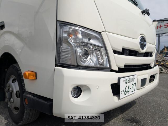 Hino DUTRO 2022-07 8229642-25