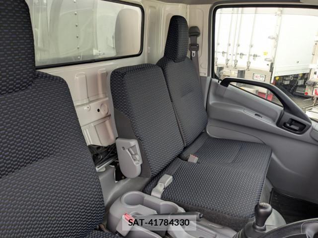 Hino DUTRO 2022-07 8229642-26