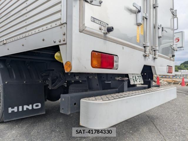 Hino DUTRO 2022-07 8229642-5