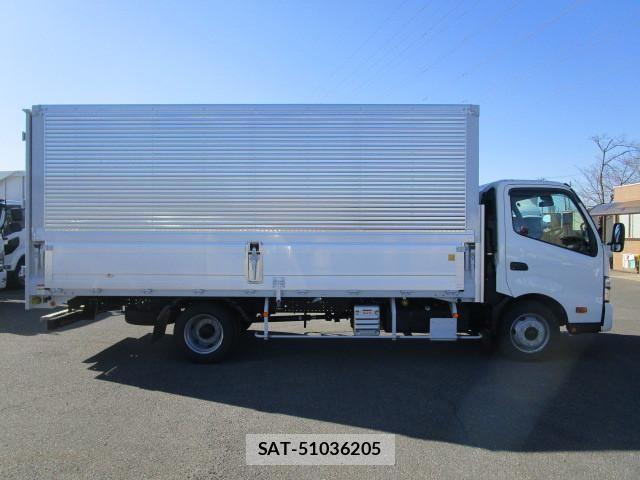 Hino DUTRO 2025-08 8229614-9