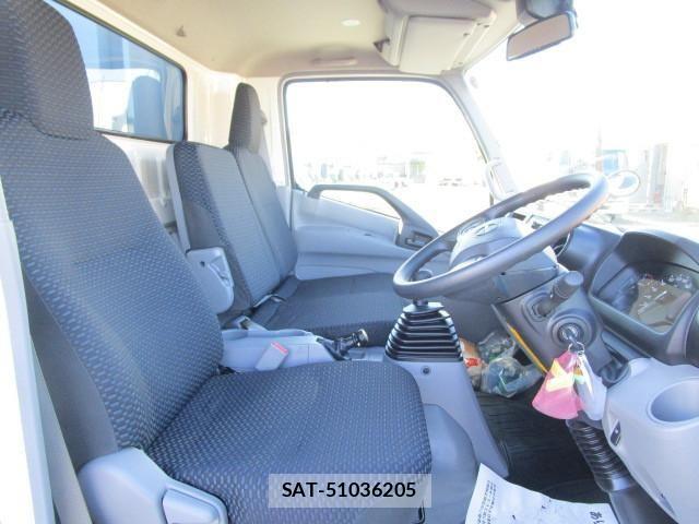 Hino DUTRO 2025-08 8229614-12