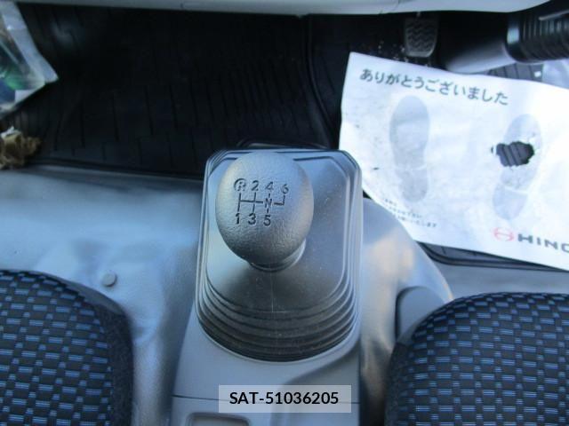 Hino DUTRO 2025-08 8229614-17