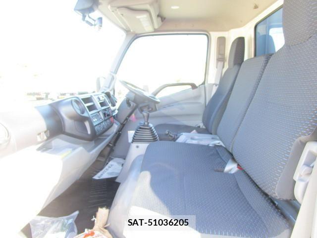 Hino DUTRO 2025-08 8229614-21