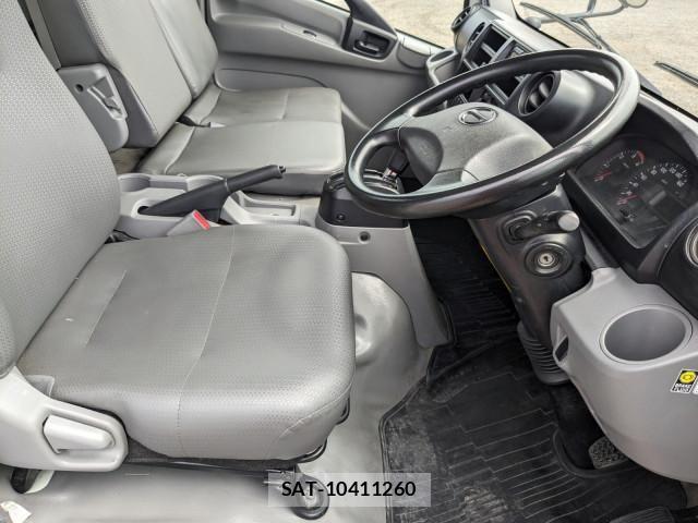 Hino DUTRO 2019-05 8229677-12