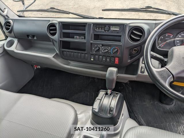 Hino DUTRO 2019-05 8229677-15