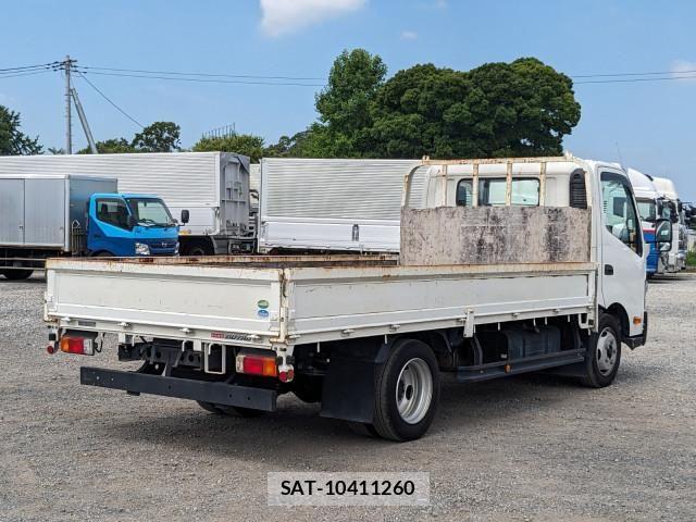 Hino DUTRO 2019-05 8229677-3