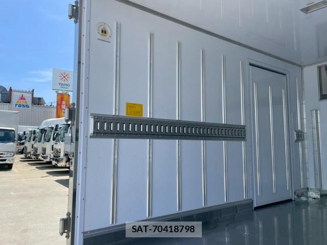 Hino DUTRO 2024-06 8229620-11