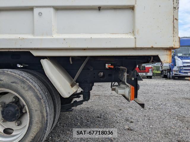 Hino DUTRO 2016-06 8229698-17