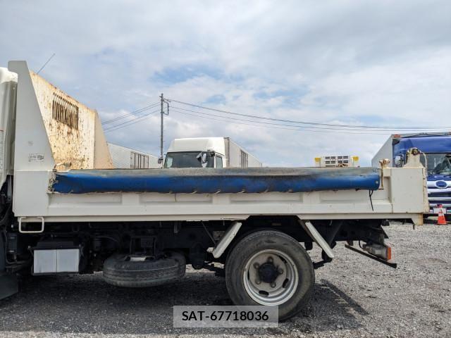 Hino DUTRO 2016-06 8229698-21