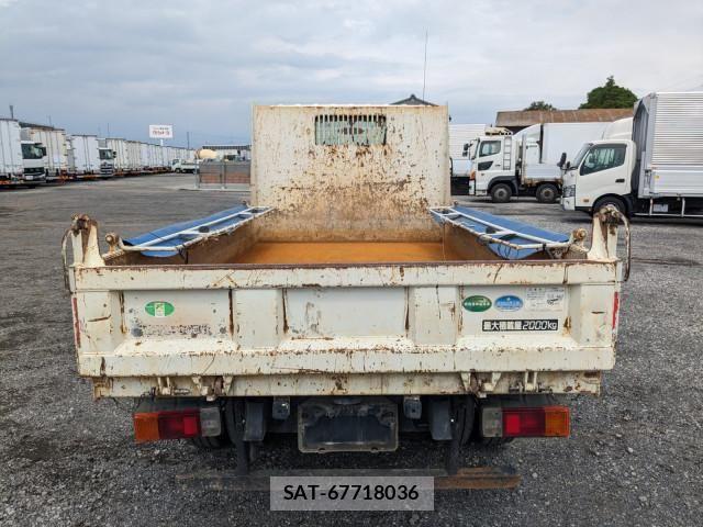 Hino DUTRO 2016-06 8229698-4