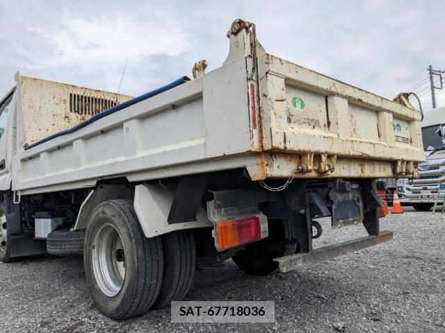 Hino DUTRO 2016-06 8229698-6