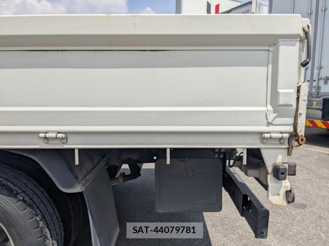 Hino DUTRO 2017-06 8229684-16