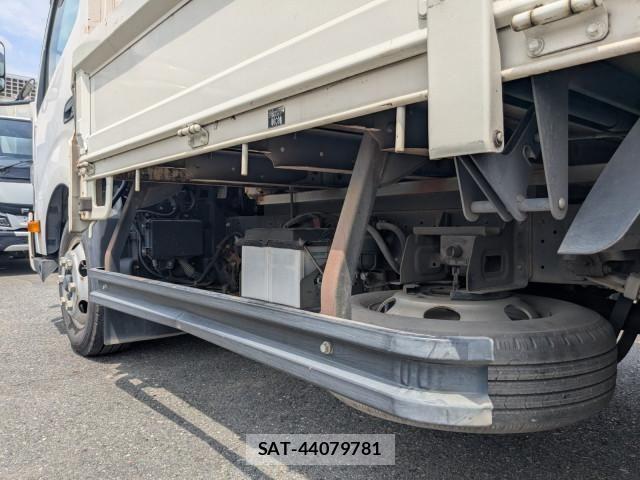 Hino DUTRO 2017-06 8229684-19