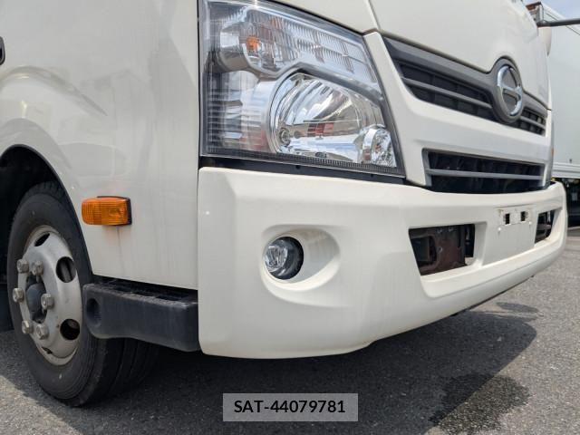 Hino DUTRO 2017-06 8229684-24
