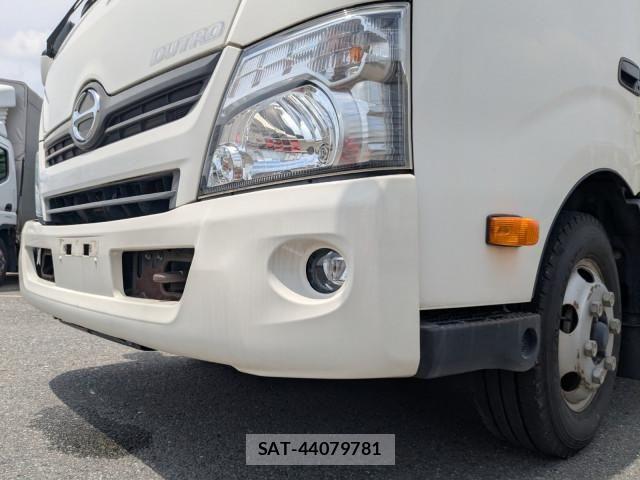Hino DUTRO 2017-06 8229684-25