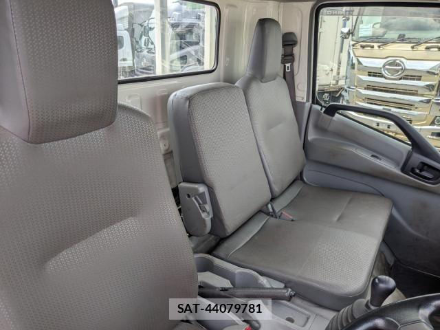 Hino DUTRO 2017-06 8229684-26