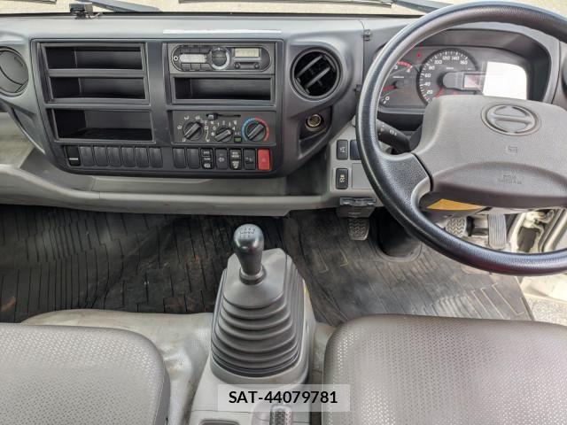 Hino DUTRO 2017-06 8229684-27