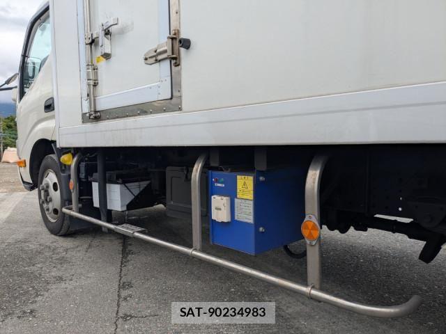Hino DUTRO 2021-07 8229644-23