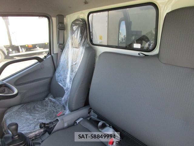 Hino DUTRO 2025-10 8229592-15
