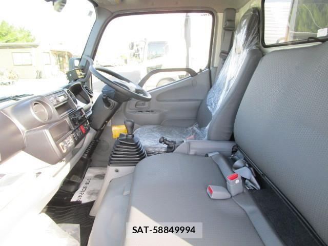 Hino DUTRO 2025-10 8229592-17